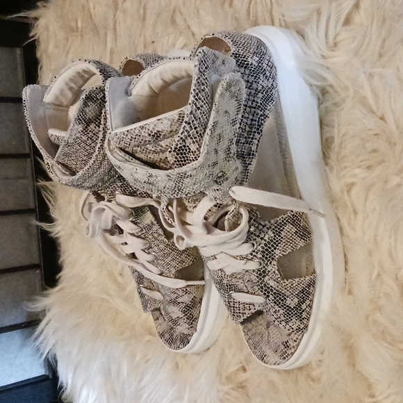 Cape Robbin shoes - Picture 4 of 6